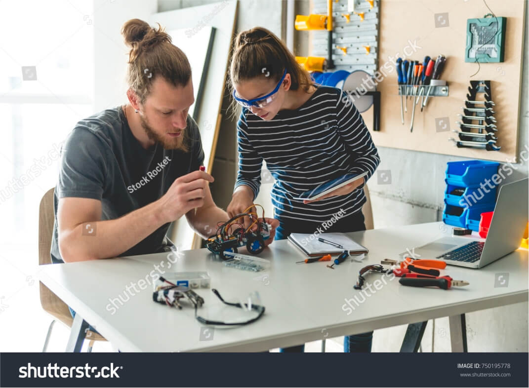 Улбающийся парень